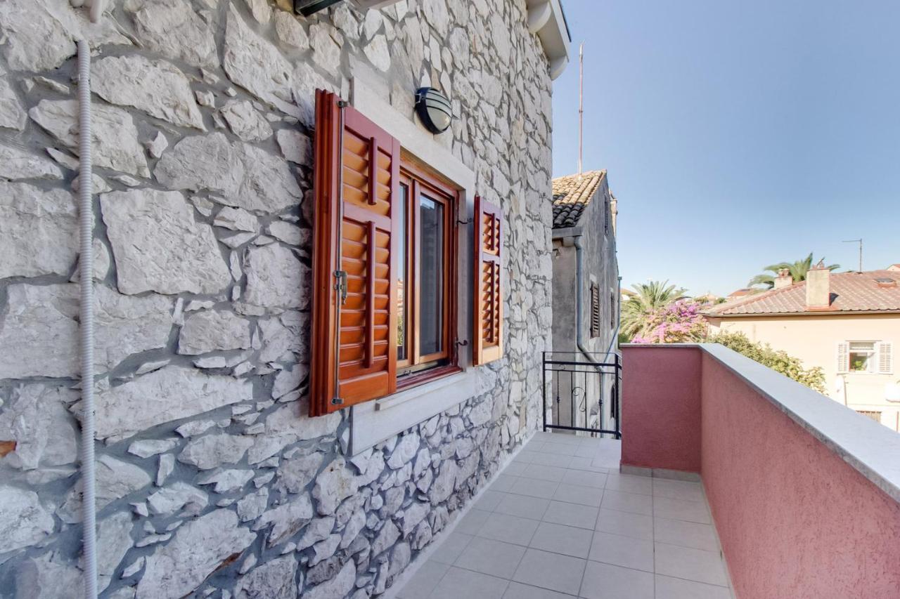 Apartments Rosa Малий Лошинь Екстер'єр фото