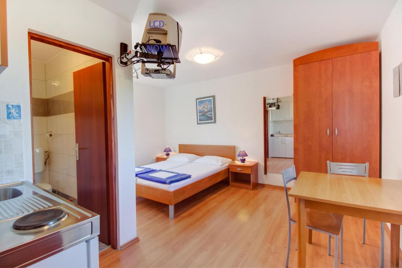 Apartments Rosa Малий Лошинь Екстер'єр фото